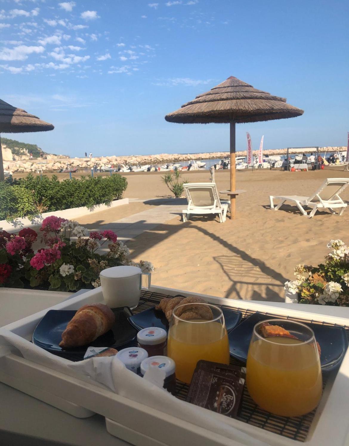 Marina Bay Beach Hotel بيسْكيتْشّي المظهر الخارجي الصورة