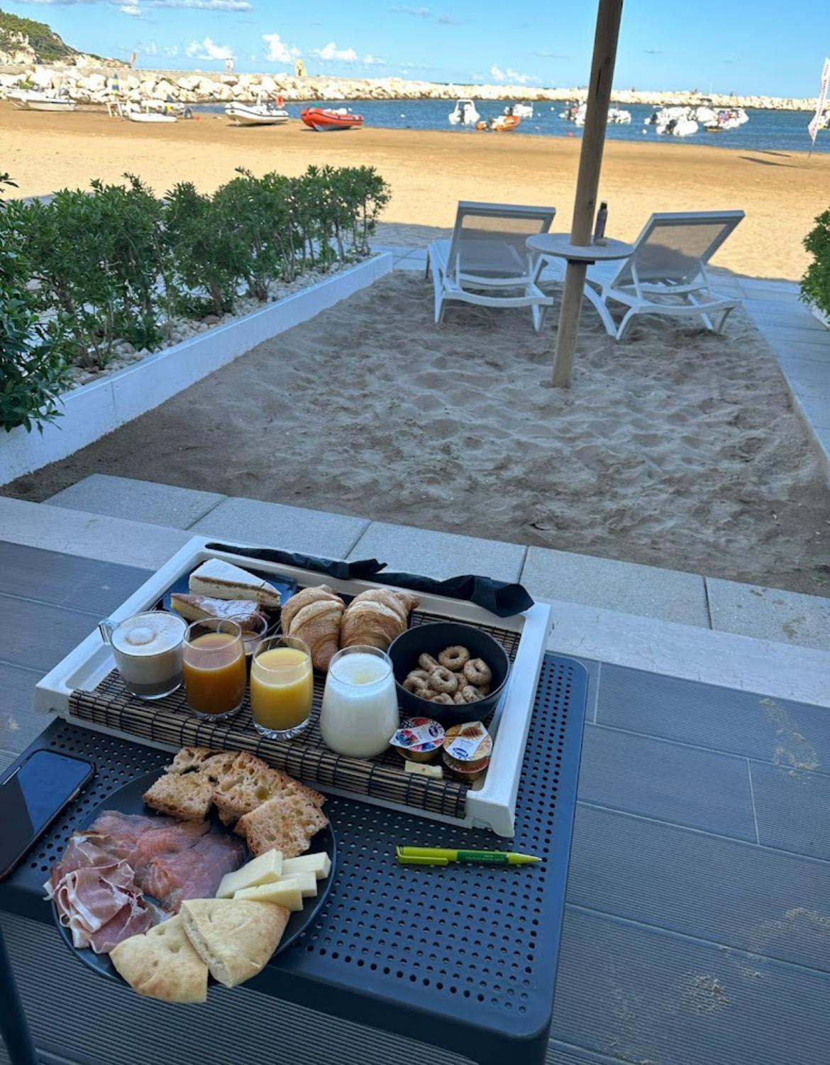 Marina Bay Beach Hotel بيسْكيتْشّي المظهر الخارجي الصورة