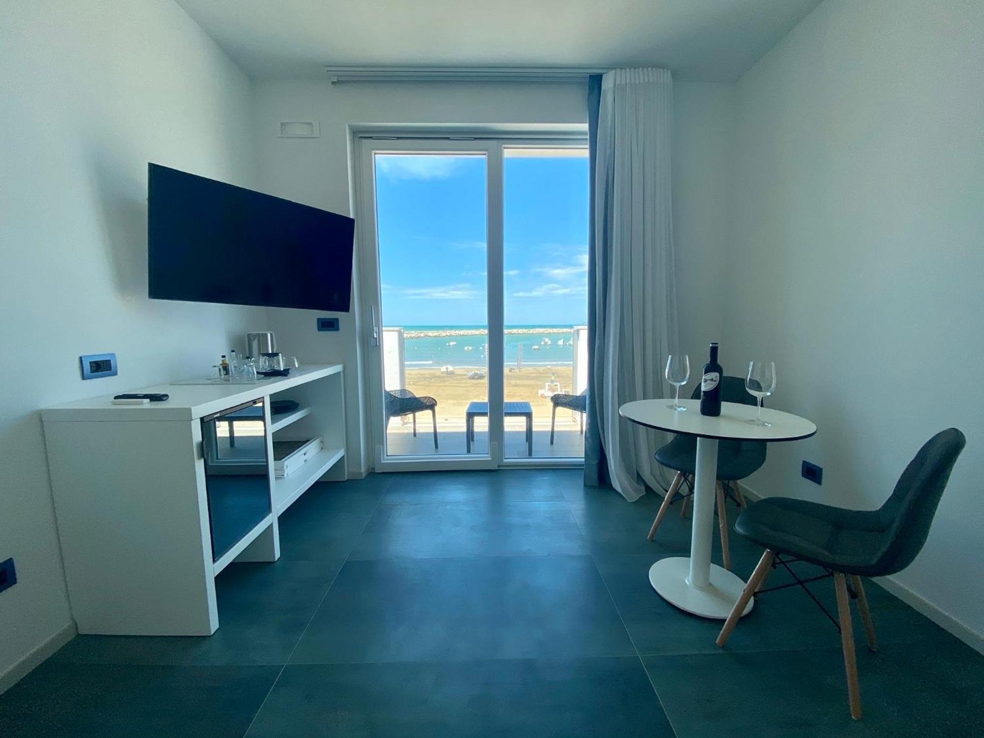 Marina Bay Beach Hotel بيسْكيتْشّي المظهر الخارجي الصورة