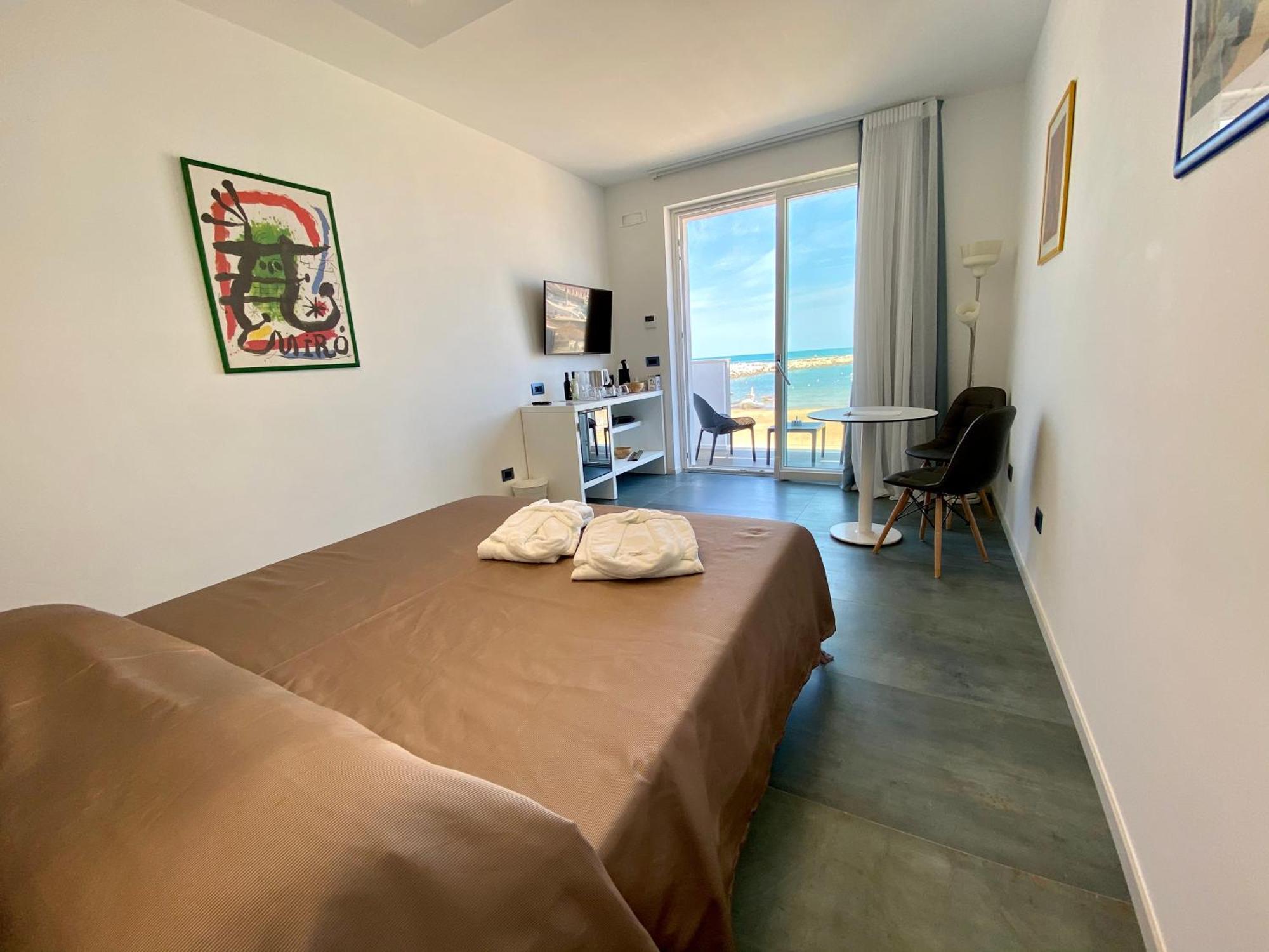 Marina Bay Beach Hotel بيسْكيتْشّي المظهر الخارجي الصورة
