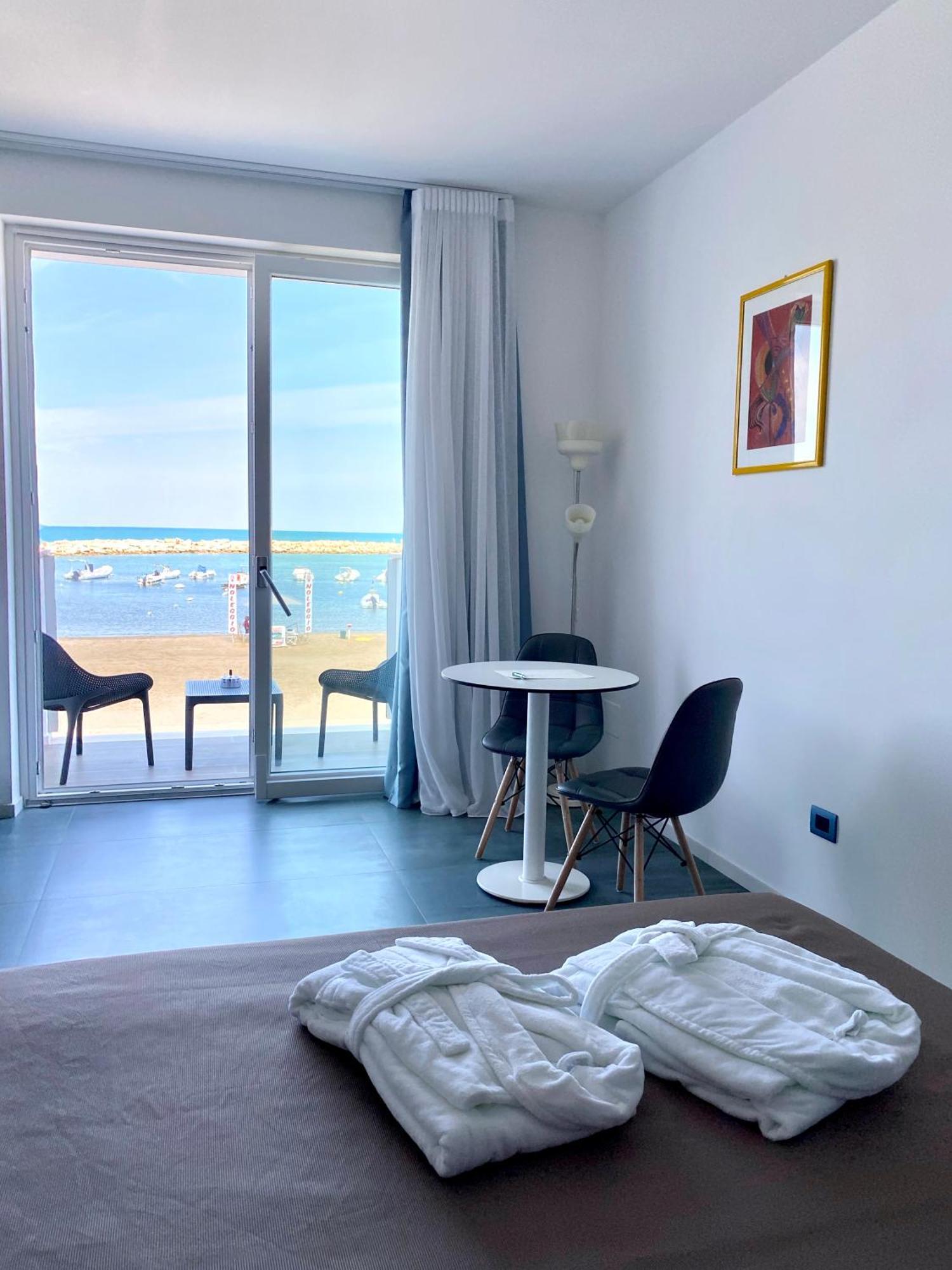 Marina Bay Beach Hotel بيسْكيتْشّي المظهر الخارجي الصورة